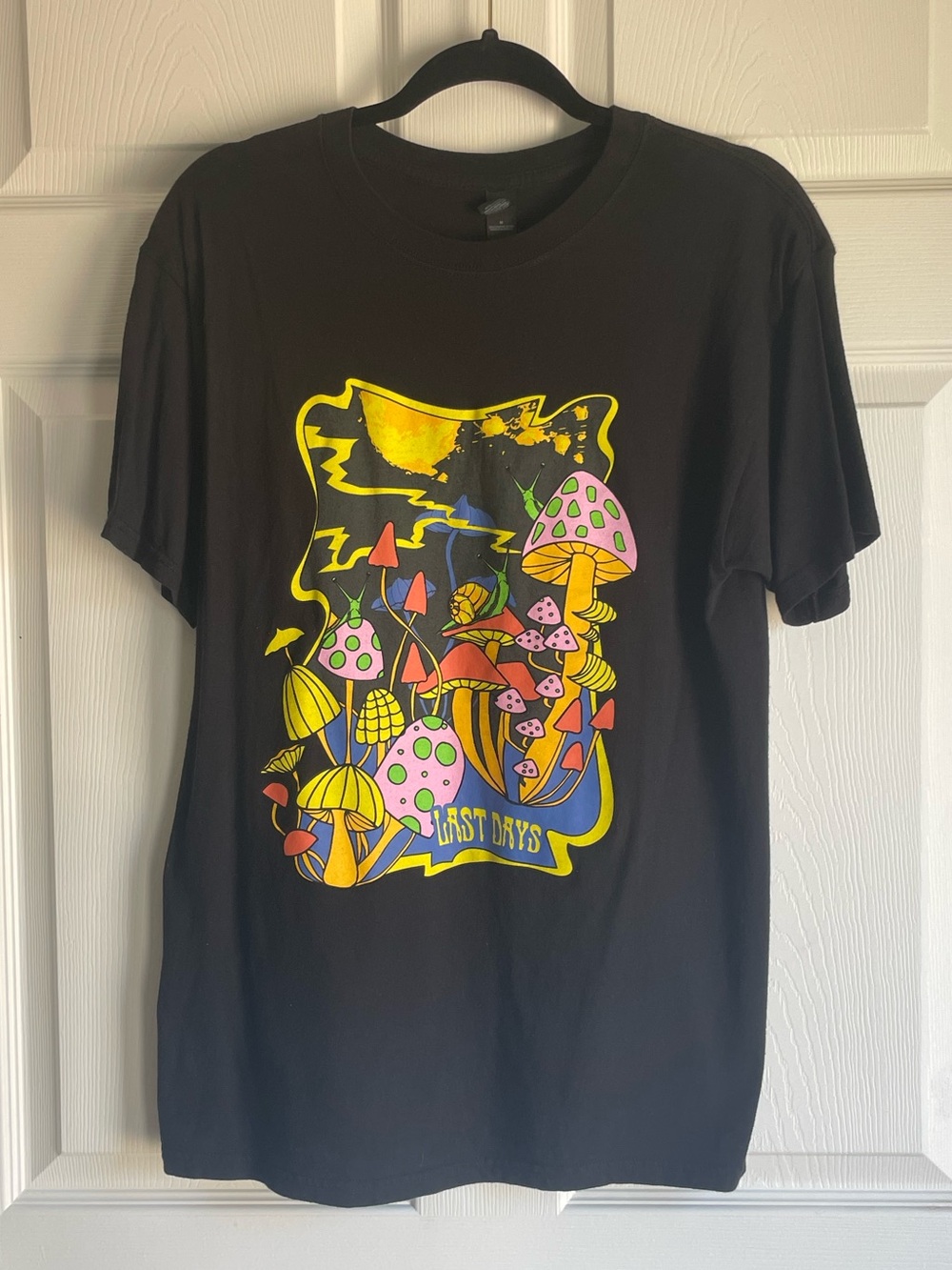 100% Cotton Black Mushroom Snail Graphic Tee - Last Days Print Size Medium